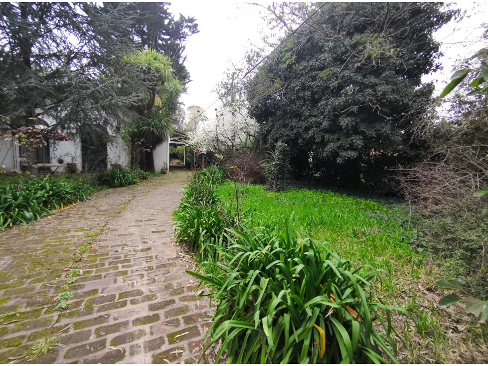 CASA 4 AMBIENTES ESTILO COLONIAL - BARRIO GROSELLAR - APTO CREDITO — foto 2