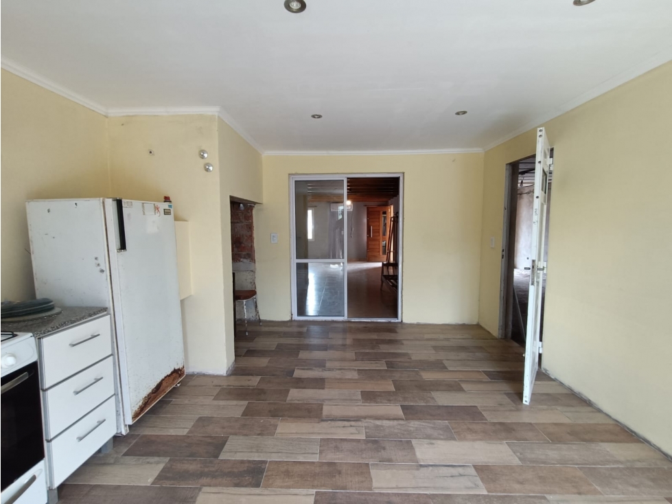 VENTA CASA 3 AMBIENTES CON PARQUE Y COCHERA B° ALFAR - APTO CREDITO - 6