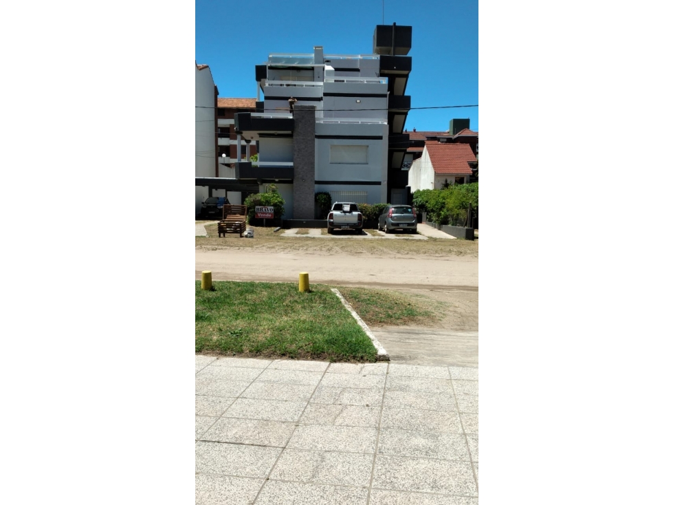VENTA DE MONOAMBIENTE c/terrraza y cochera, a una cuadra del Mar!!!