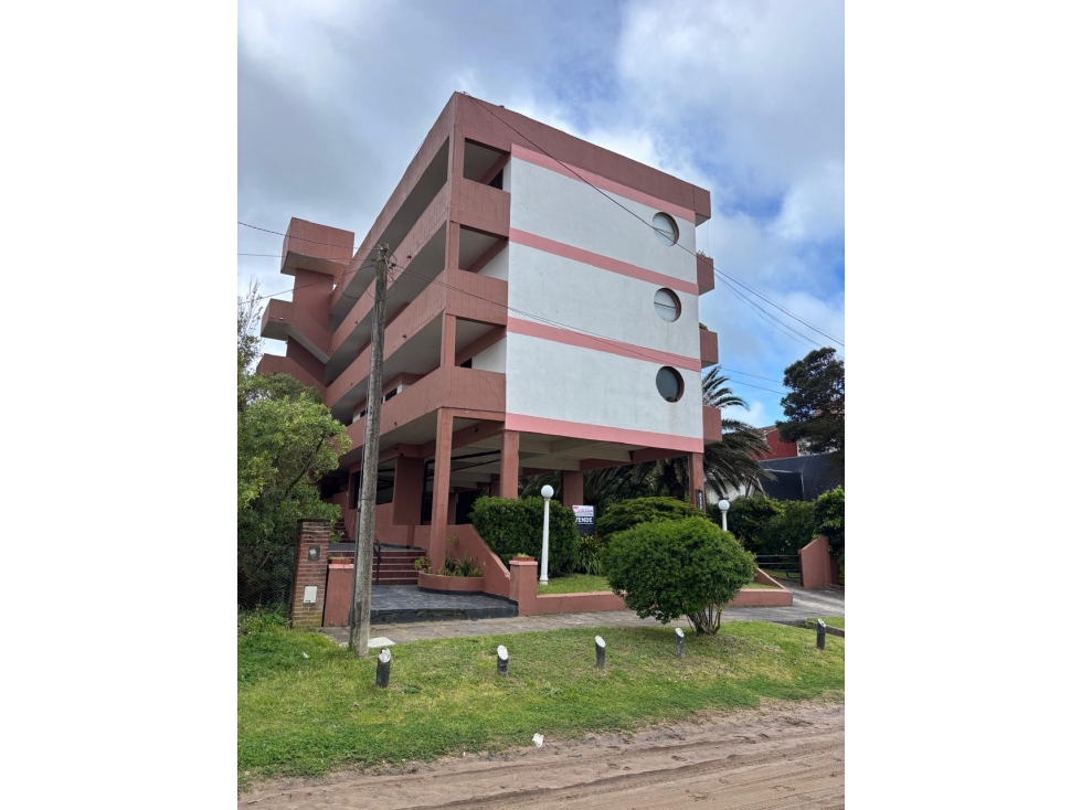 Venta Dpto. 3 amb.c/cochera - a una cuadra de la Playa!!