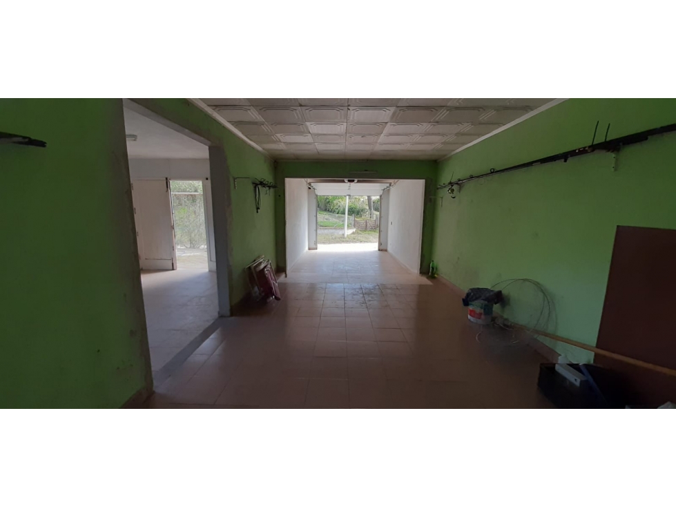 Venta Casa c/ quincho y cocheras!!! Todos los servicios!!! - 4