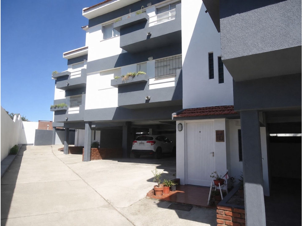 Venta Dpto. 3 amb. a pasos de la Playa!! c/cochera y gas natural!!! — foto 2