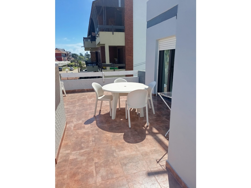 VENTA DE MONOAMBIENTE c/terrraza y cochera, a una cuadra del Mar!!! — foto 4