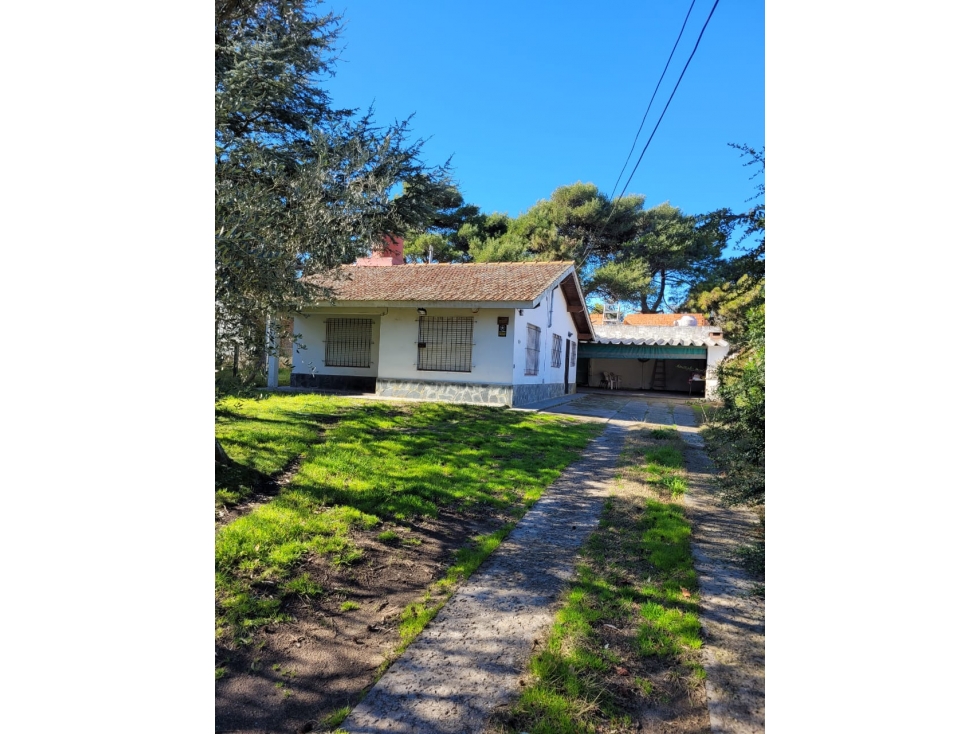 Venta de Chalet sobre lote de 630 m2 -Gas natural!!!! - 2