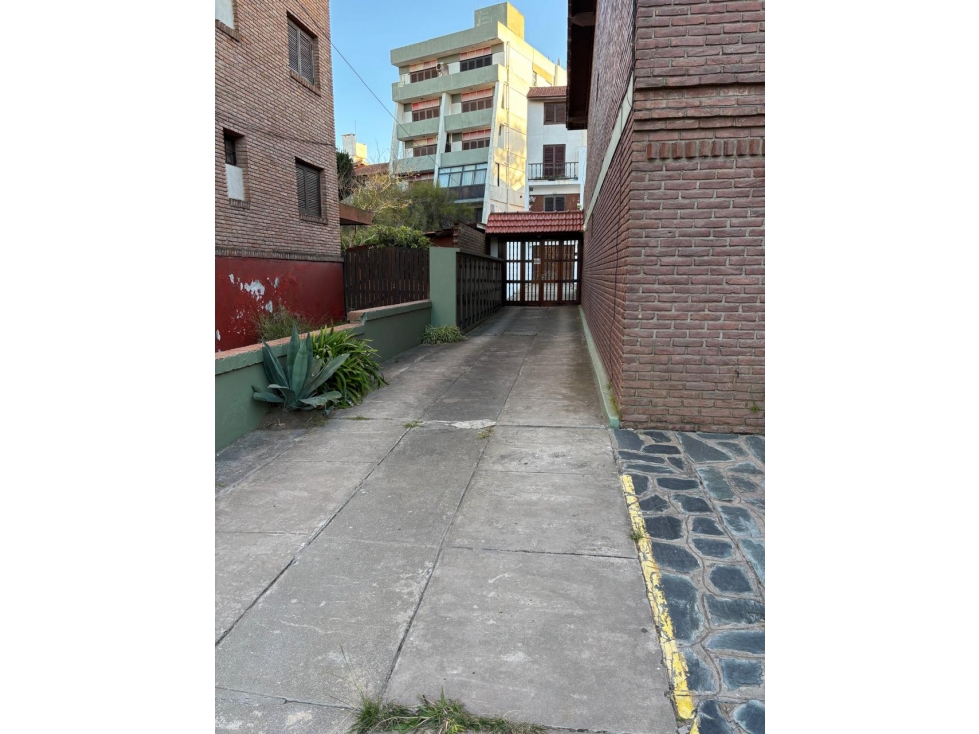 Venta de Dpto. 3 1/2 amb.2 baños 1 cochera a mts. de la Playa!!!! - 3