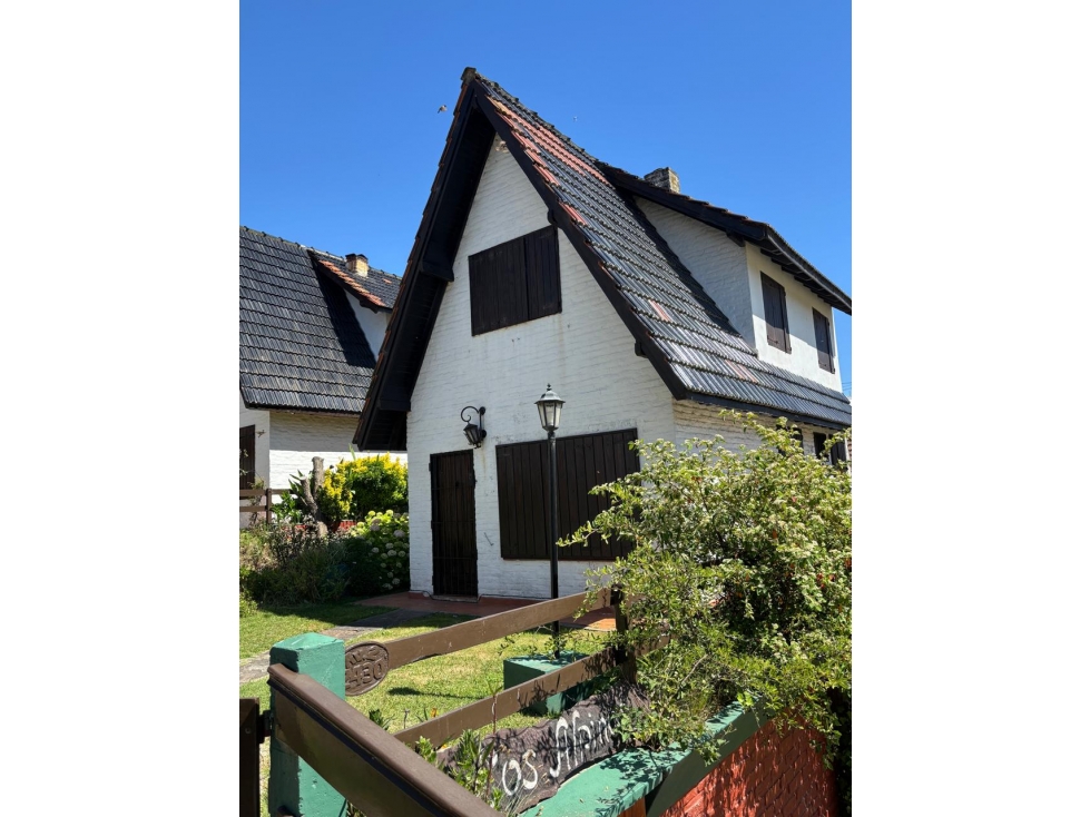 Venta casa Alpina- a 2 cuadras de la playa!!!