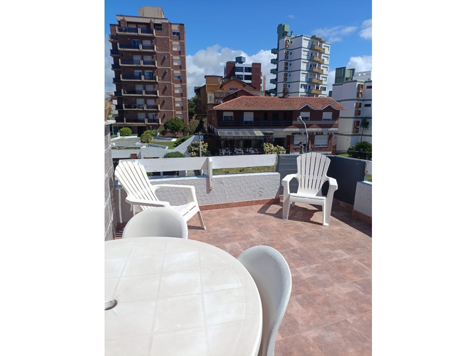 VENTA DE MONOAMBIENTE c/terrraza y cochera, a una cuadra del Mar!!! — foto 3