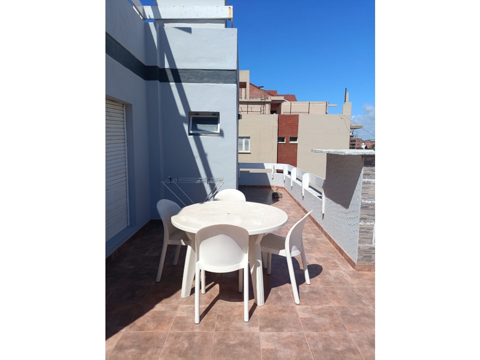VENTA DE MONOAMBIENTE c/terrraza y cochera, a una cuadra del Mar!!! — foto 5