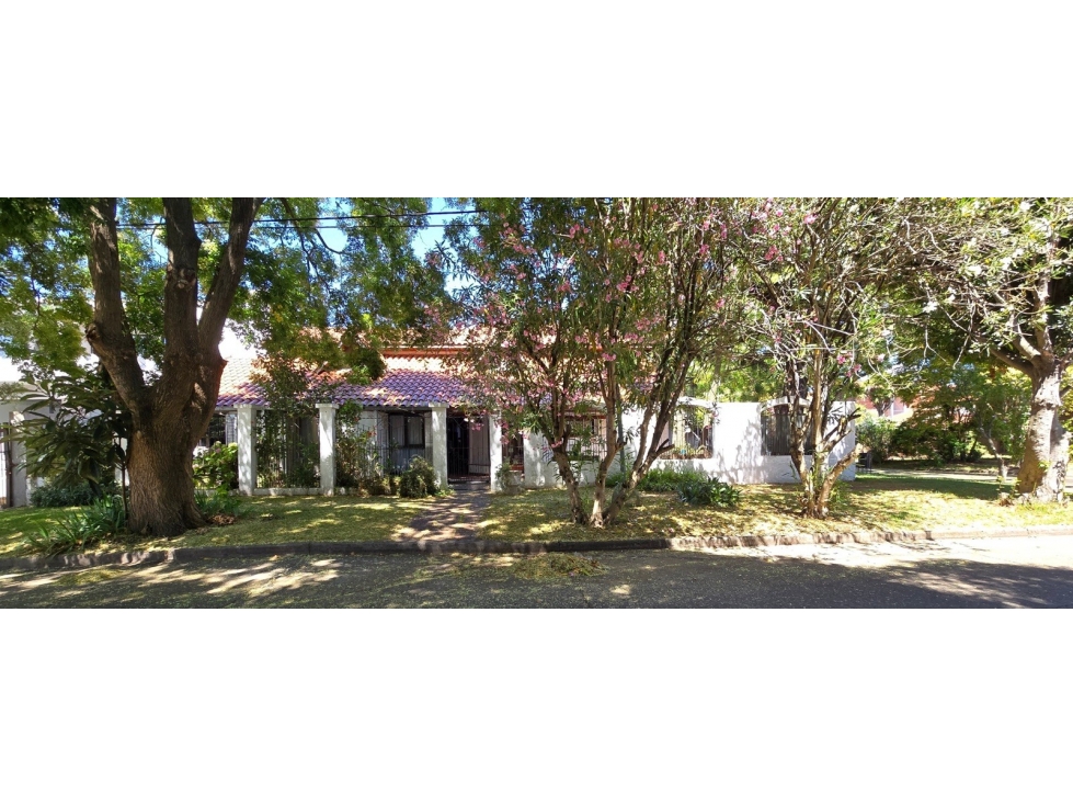 Chalet 4 Amb. + Dpto. 2 amb. (Florisbelo Acosta al 4600)