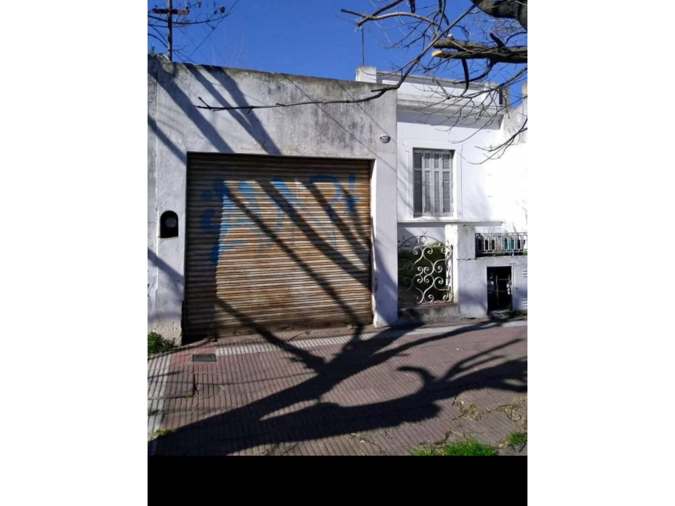 Casa con 2 dptos (1 de Mayo al 1700)