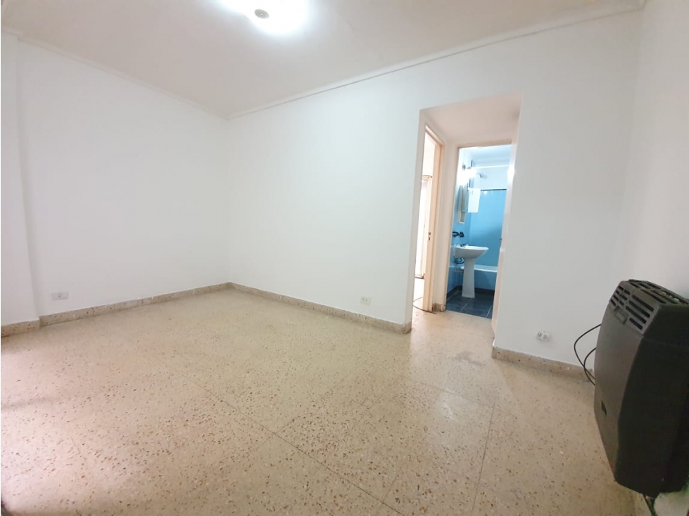 Alquiler 2 ambientes con patios (Alsina 2400) — foto 4
