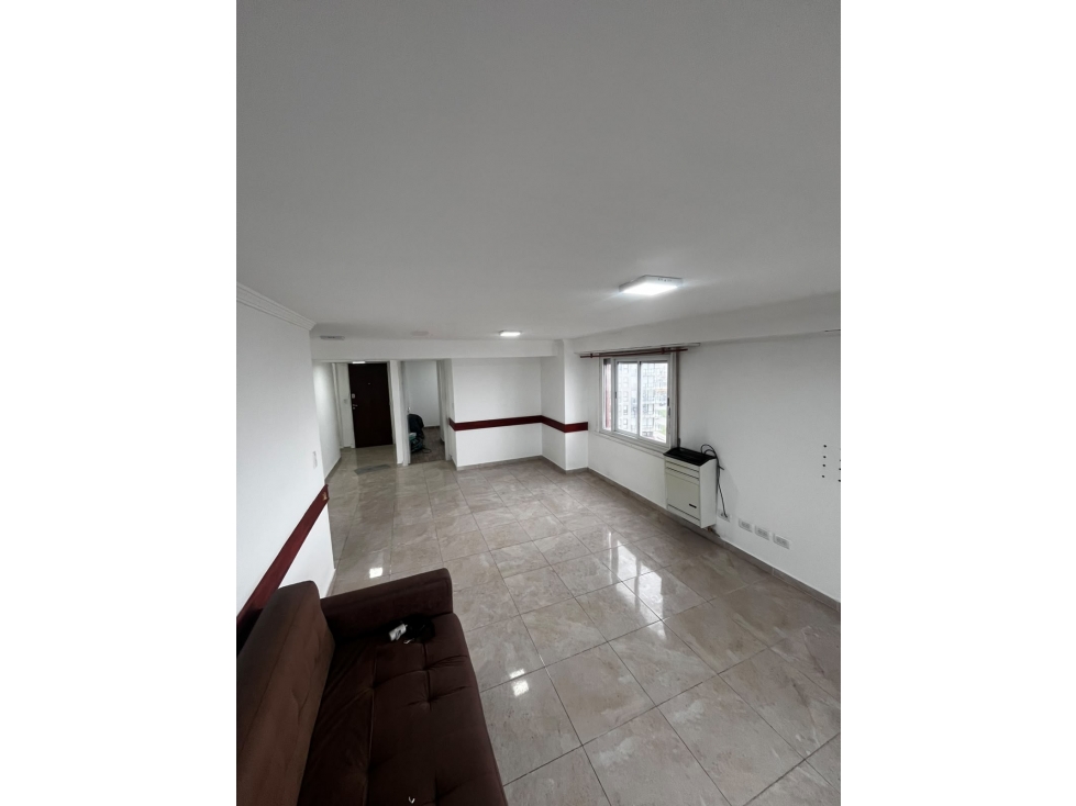SEMIPISO DE 3 AMB TODO A LA CALLE (R.GUTIERREZ 900) - 4