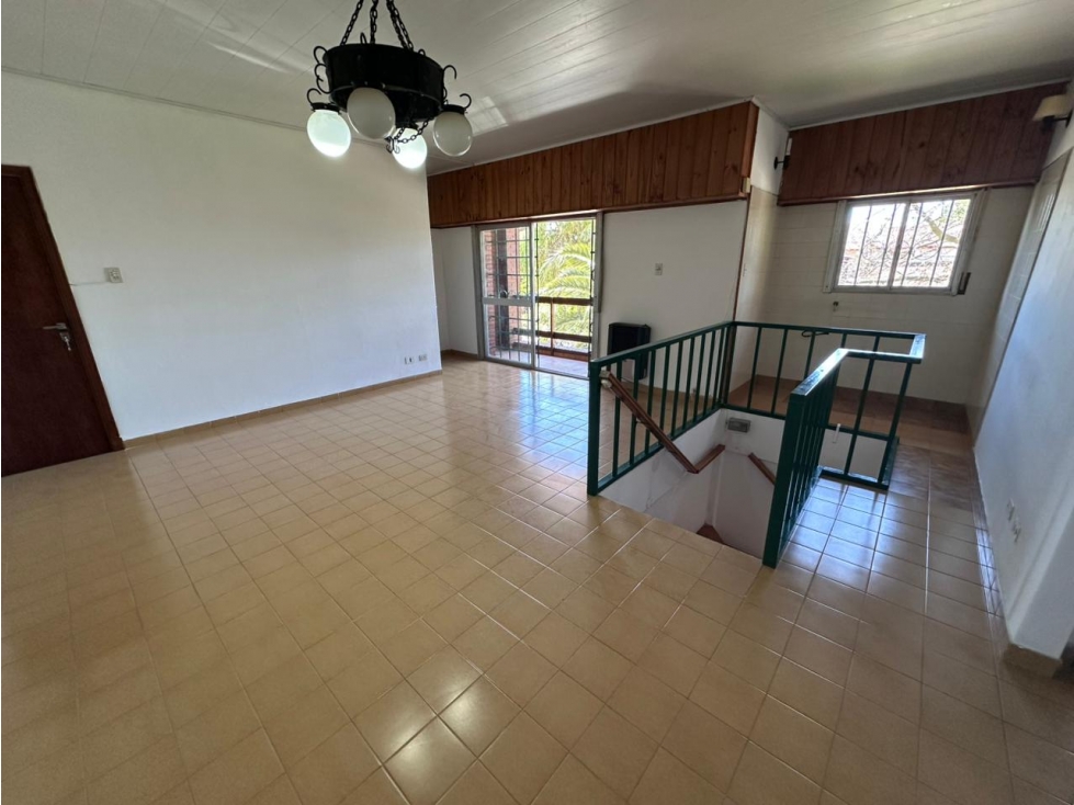 CHALET DE 5 AMBIENTES DESARROLLADO EN 2 PLANTAS, ZONA CONSTITUCION - 4
