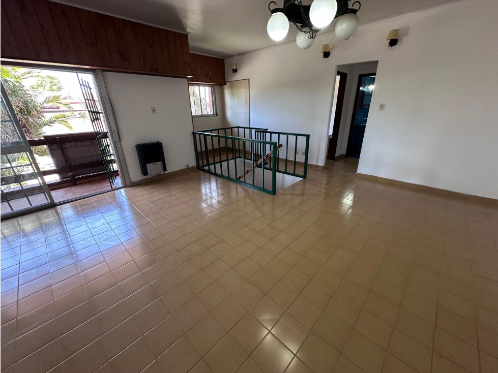 CHALET DE 5 AMBIENTES DESARROLLADO EN 2 PLANTAS, ZONA CONSTITUCION - 6