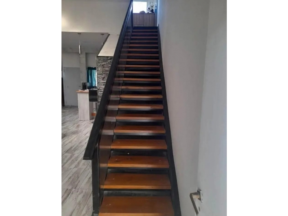 Venta, Galpón con departamento 2 amb - 6
