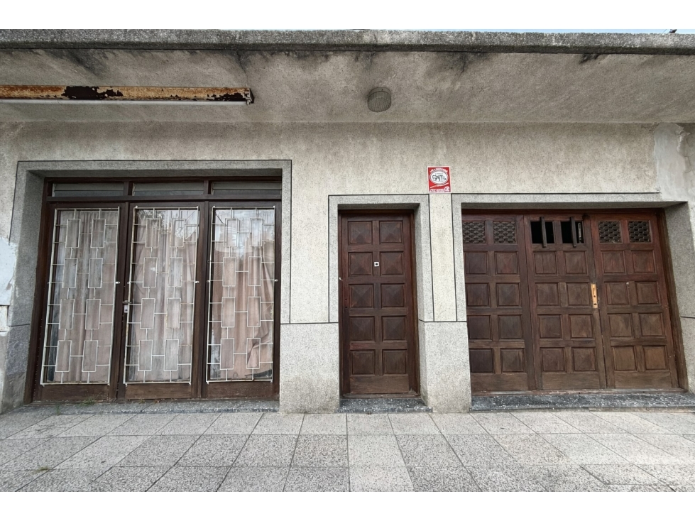CHALET de 5 ambientes con cochera y local incluido - 4