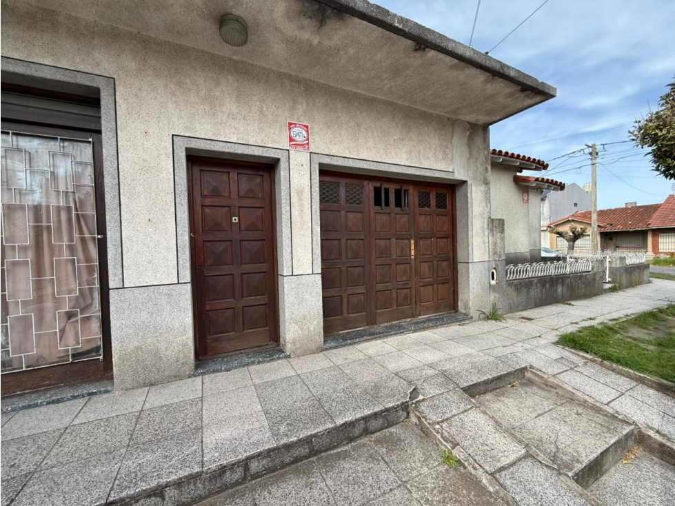 CHALET de 5 ambientes con cochera y local incluido - 3