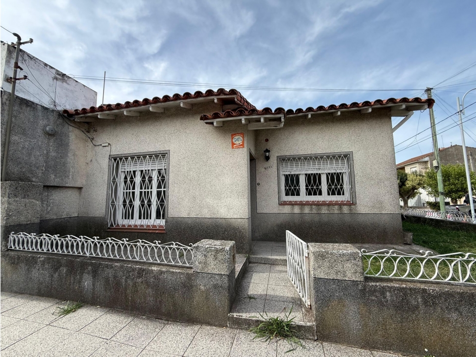CHALET de 5 ambientes con cochera y local incluido - 2