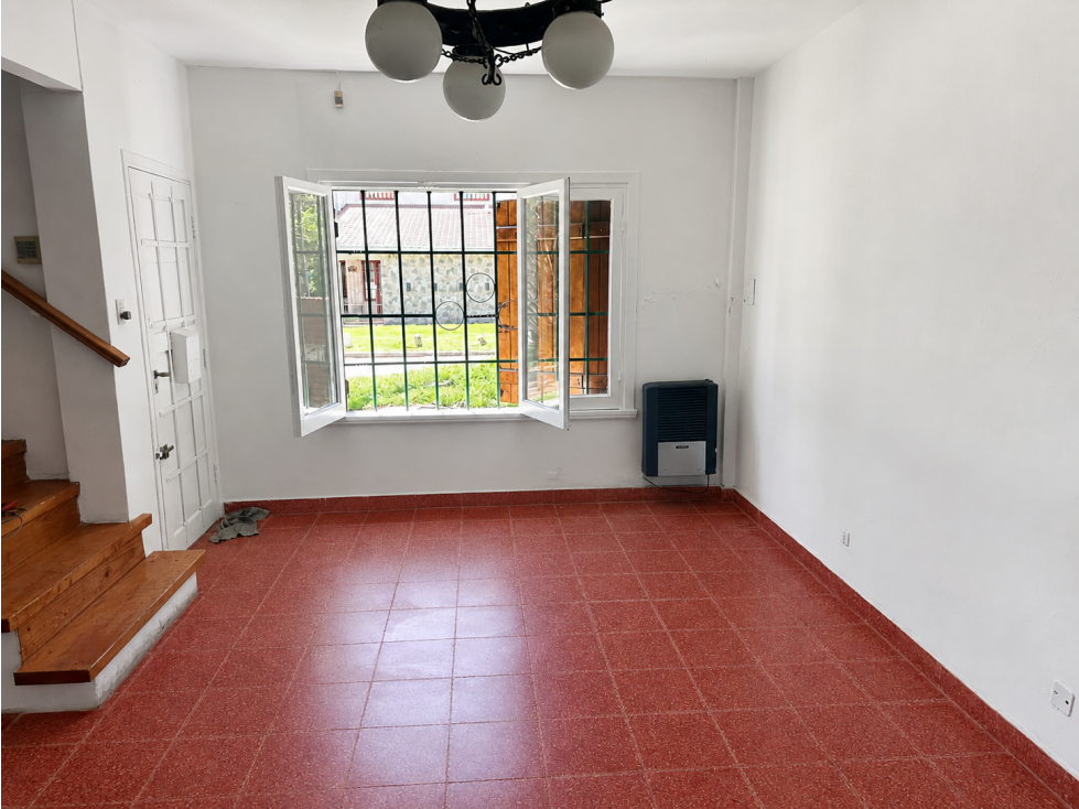 CHALET DE 5 AMBIENTES DESARROLLADO EN 2 PLANTAS, ZONA CONSTITUCION - 3