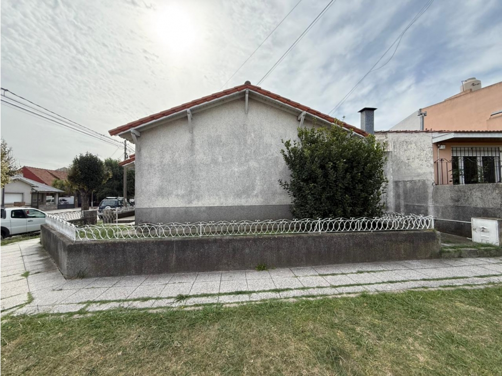 CHALET de 5 ambientes con cochera y local incluido - 6