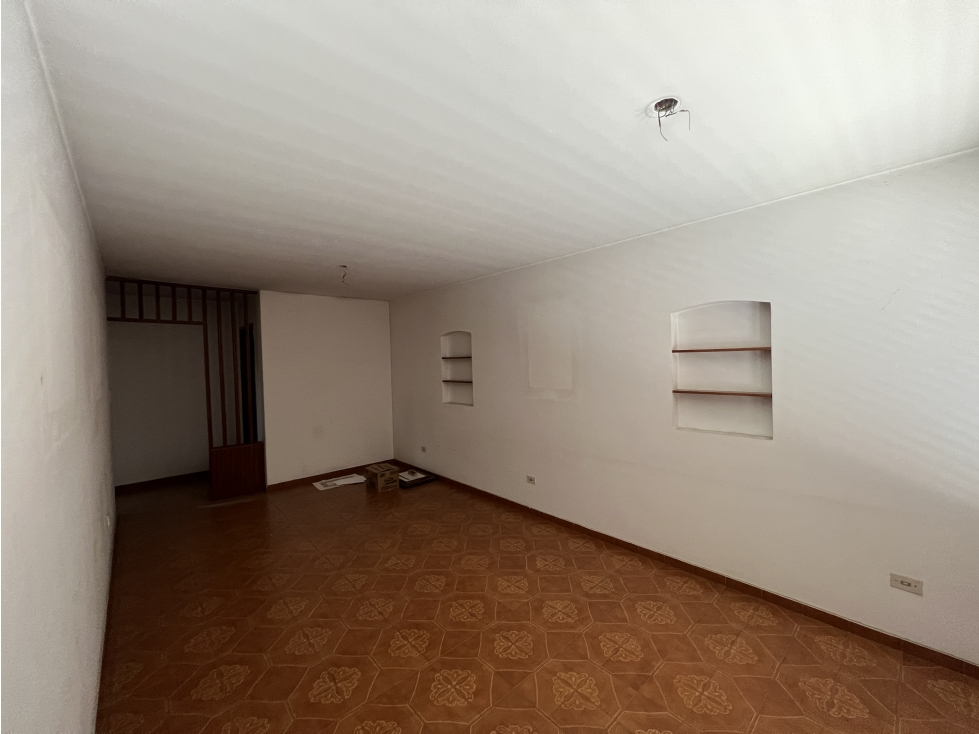 Importante Inmueble sobre Av. Savio de Río Tercero - 2