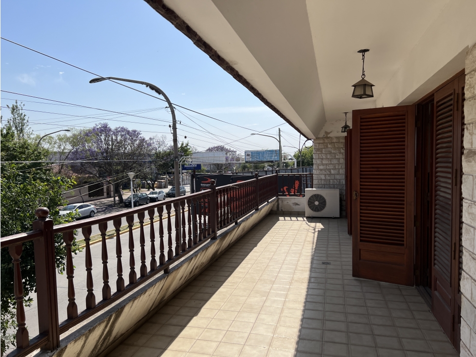Importante Inmueble sobre Av. Savio de Río Tercero - 6