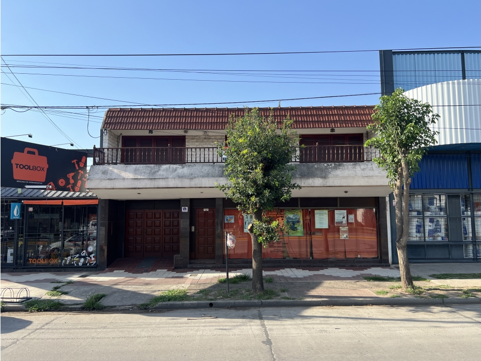 Importante Inmueble sobre Av. Savio de Río Tercero - 1
