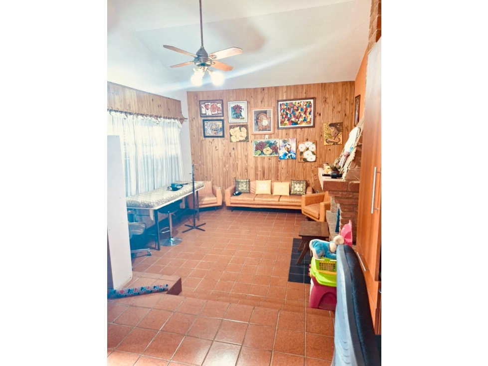 Se vende hermosa casa + local comercial en el centro de Tanti - 3