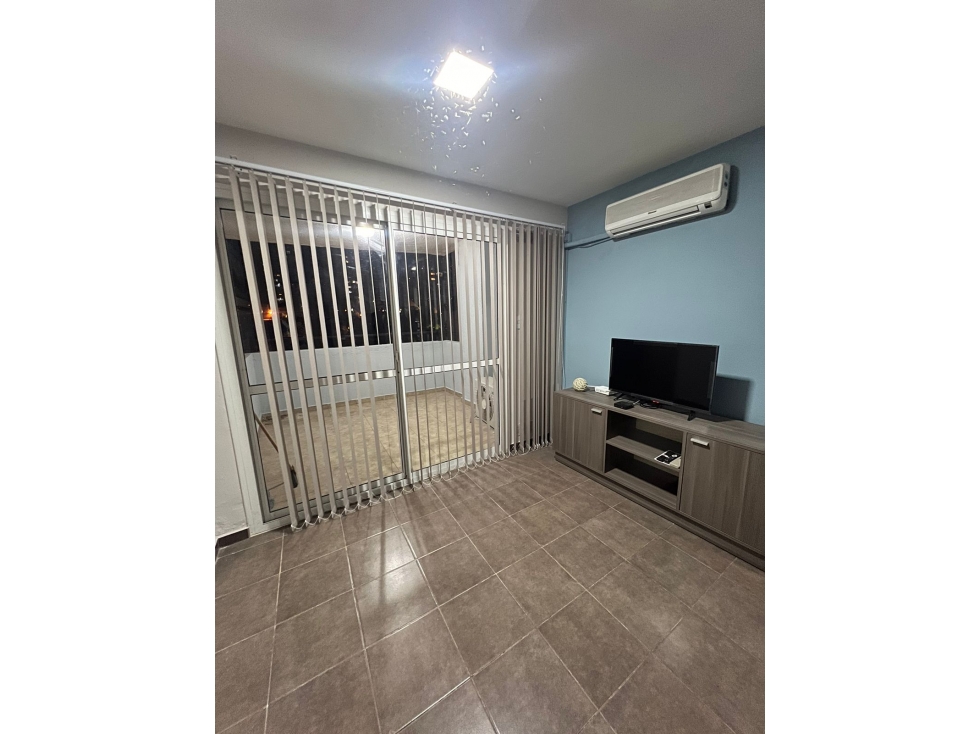 ALQUILO POR MES DEPTO 1 DORM AMOBLADO CON BALCÓN EN AV. COLON 1734 — foto 4