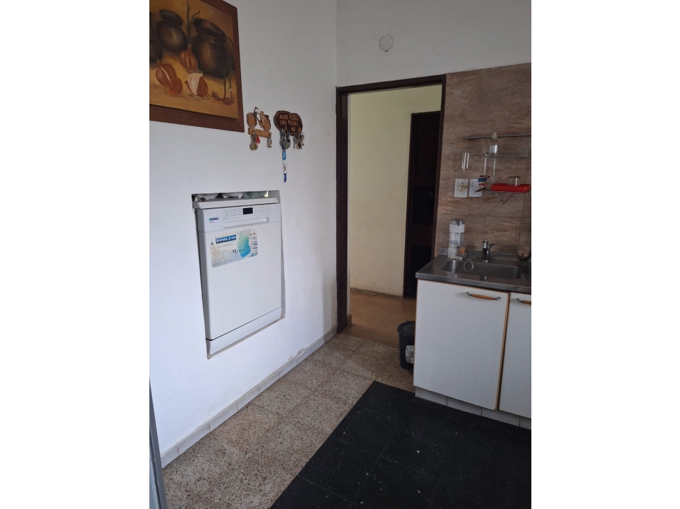 Se vende hermosa casa + local comercial en el centro de Tanti - 6