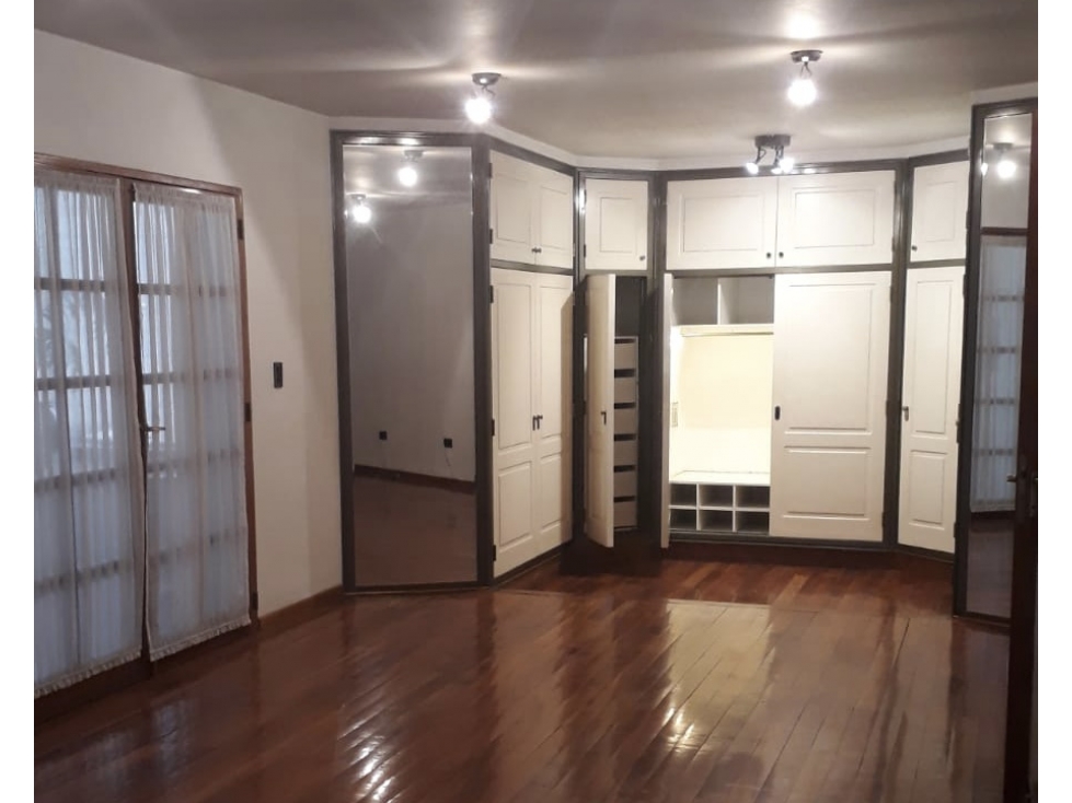 VENDO PERMUTO CASA - JACUZZI - SAUNA - PILETA - 1