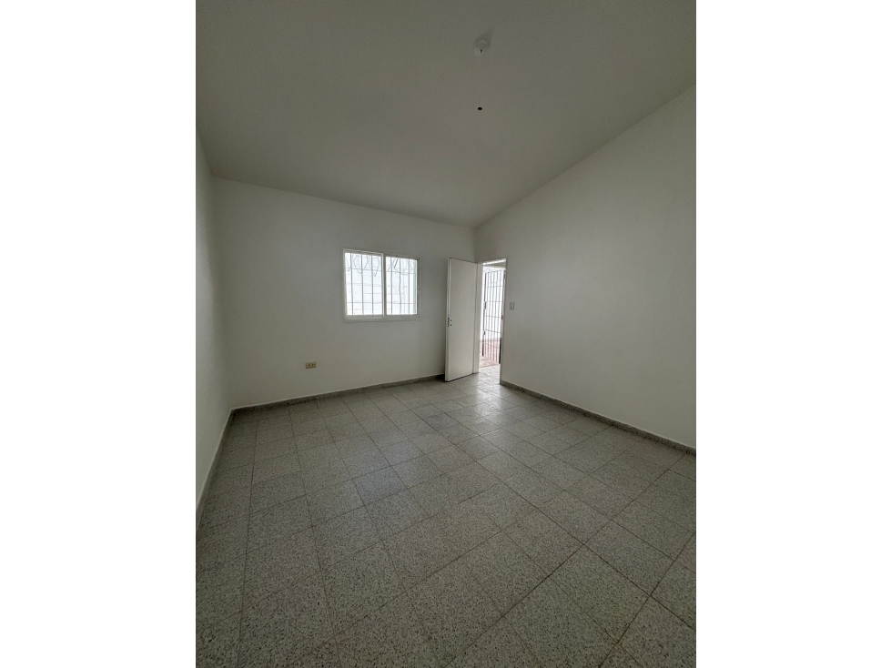 ALQUILO DEPTO 1 DORM con patio B° URQUIZA - 1