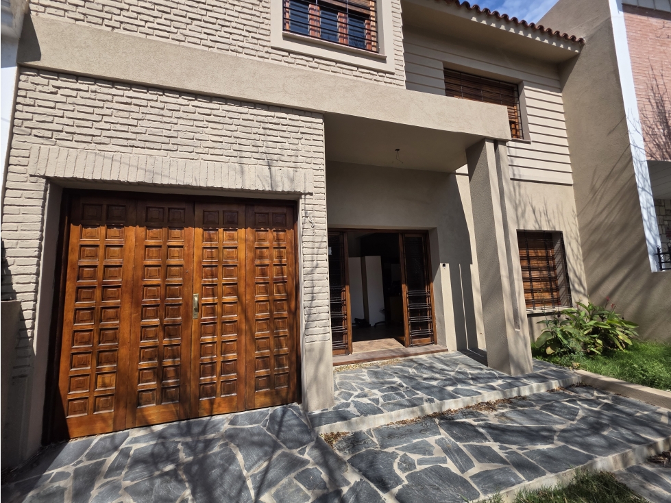 VENDO CASA 4 DOR CON PILETA JACUZZI Bº QUINTAS SANTA ANA — foto 2