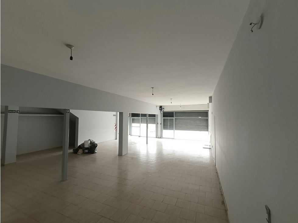 Local Comercial en Alquiler 220m² Av. Sabattini Bº Maipú - 4