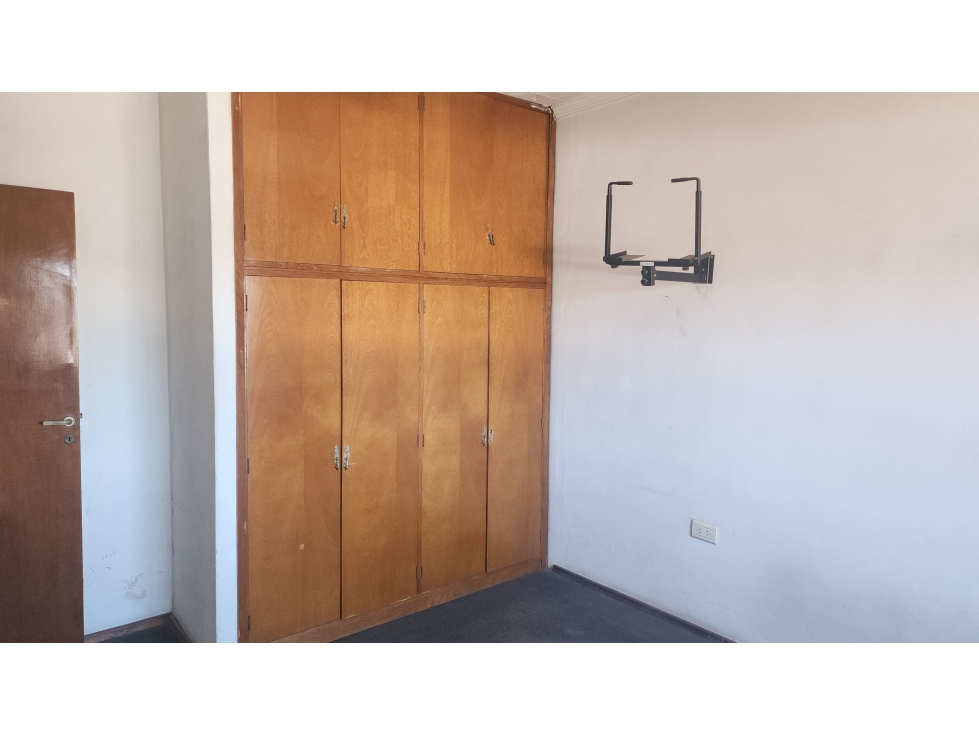 Venta Casa 3 dor + Depto 2 dor - Barrio Colón - Escritura — foto 2