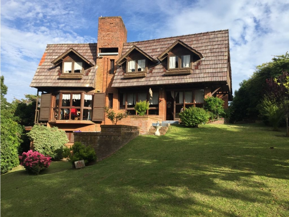 Gran oportunidad en Pinamar, casa con excelente ubicación