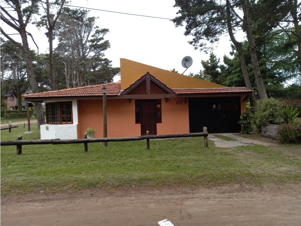 Casa con inmejorable ubicación en Valeria del Mar - 1