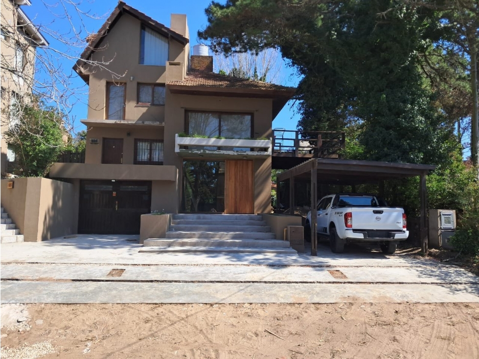 Duplex en venta, 3 dormitorios, 2 baños y patio con parrilla