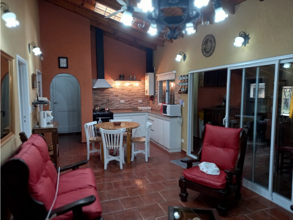 Casa con inmejorable ubicación en Valeria del Mar - 5