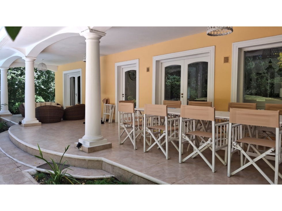 HERMOSA CASA EN CARILO CON PISCINA CLIMATIZADA - 3