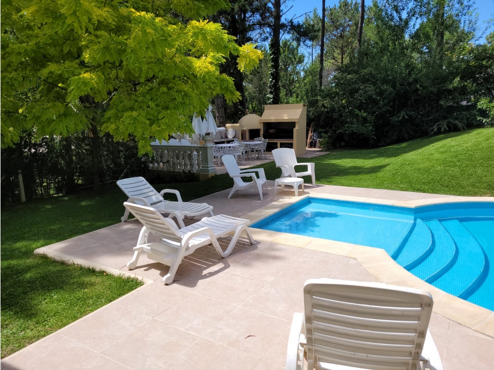 HERMOSA CASA EN CARILO CON PISCINA CLIMATIZADA - 6