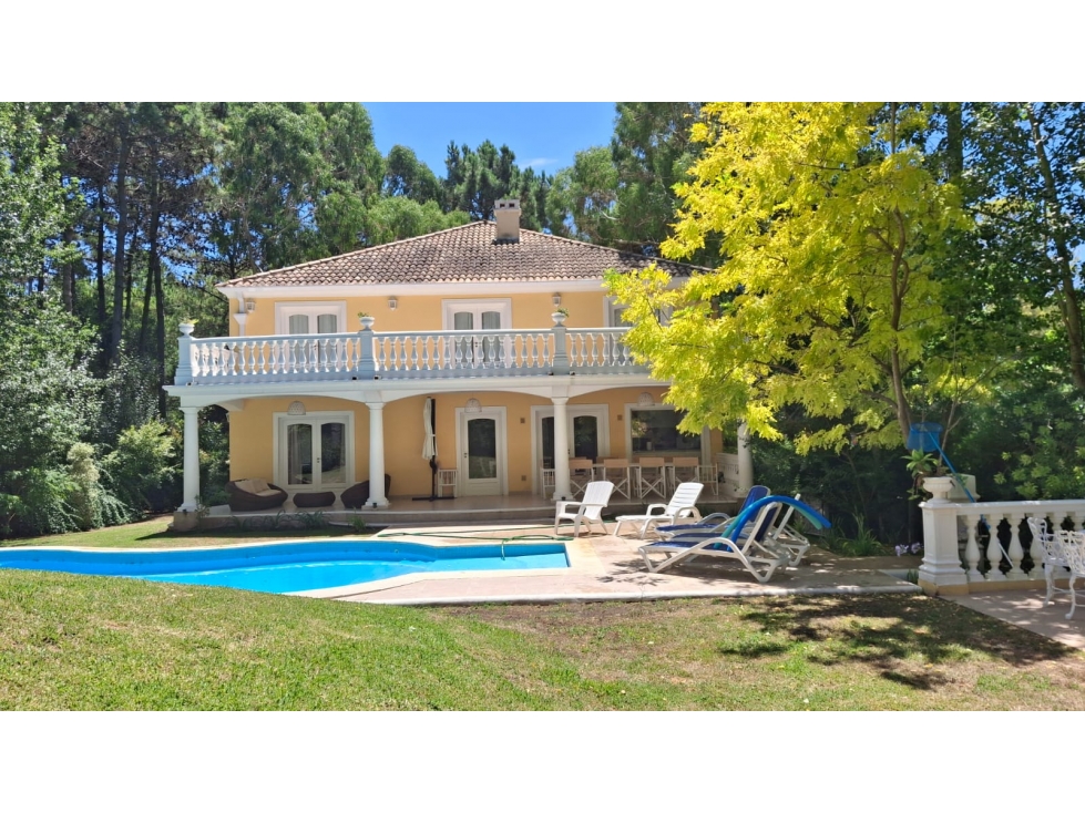 HERMOSA CASA EN CARILO CON PISCINA CLIMATIZADA - 2