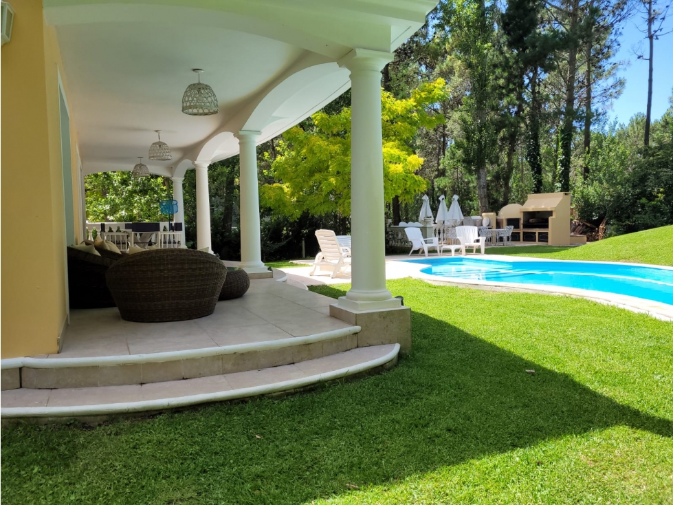 HERMOSA CASA EN CARILO CON PISCINA CLIMATIZADA - 5
