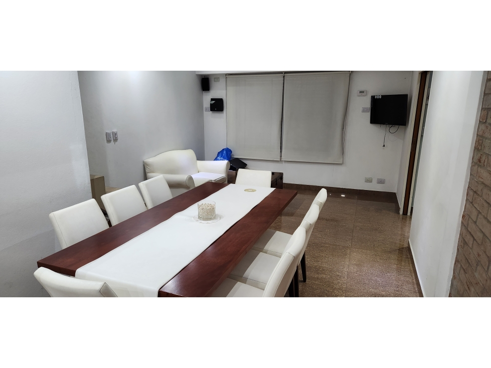 CISNEROS 5955, entre Bruselas y Lisboa, Isidro casanova — foto 2