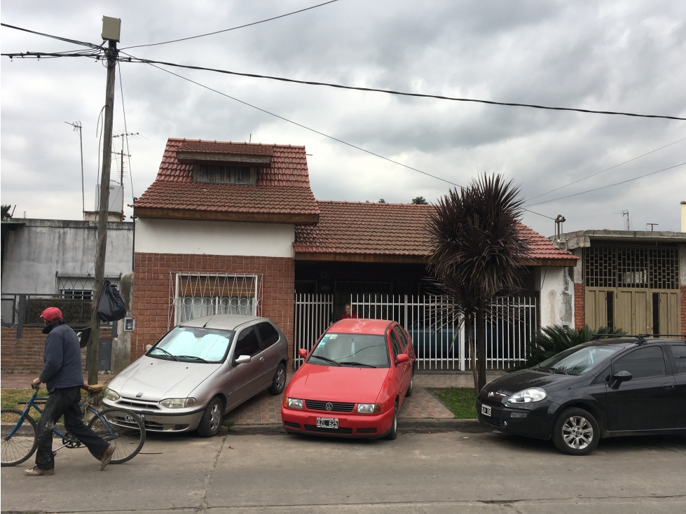 Azurduy 3486, entre Olivieri y Lavallol, Isidro Casanova