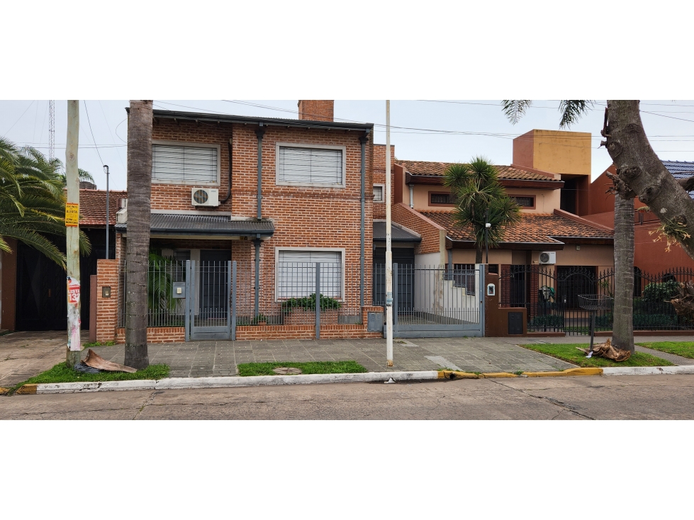 CISNEROS 5955, entre Bruselas y Lisboa, Isidro casanova