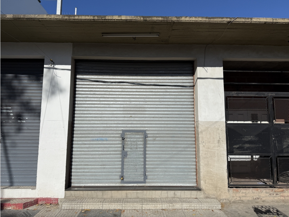 LAVALLOL 1128, Local 2, entre Edison y Esquiro, Isidro Casanova - 1