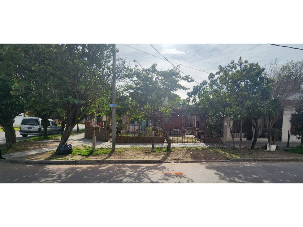 Paula Albarracin 1254, esq. Bruix. Rafael Castillo