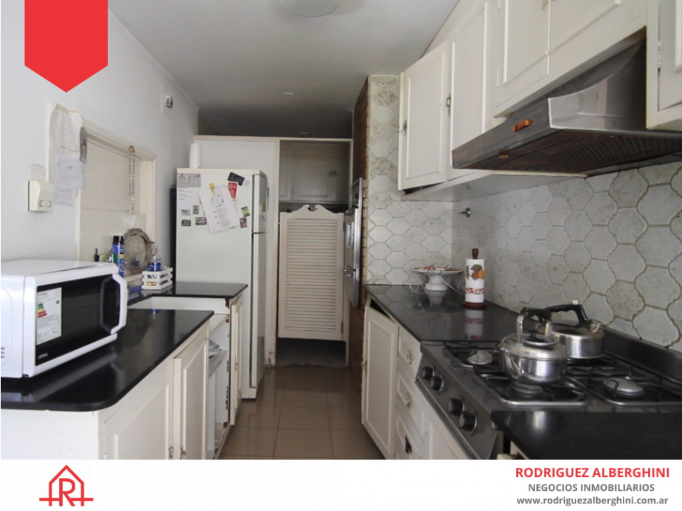 Amplio chalet (Calle 14 e/17 y Av. Del Valle) - 5