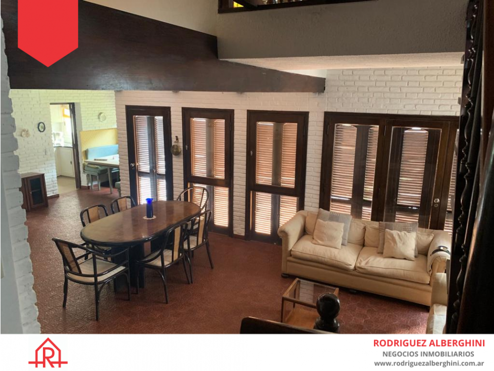 Amplio chalet (Calle 14 e/17 y Av. Del Valle) - 2